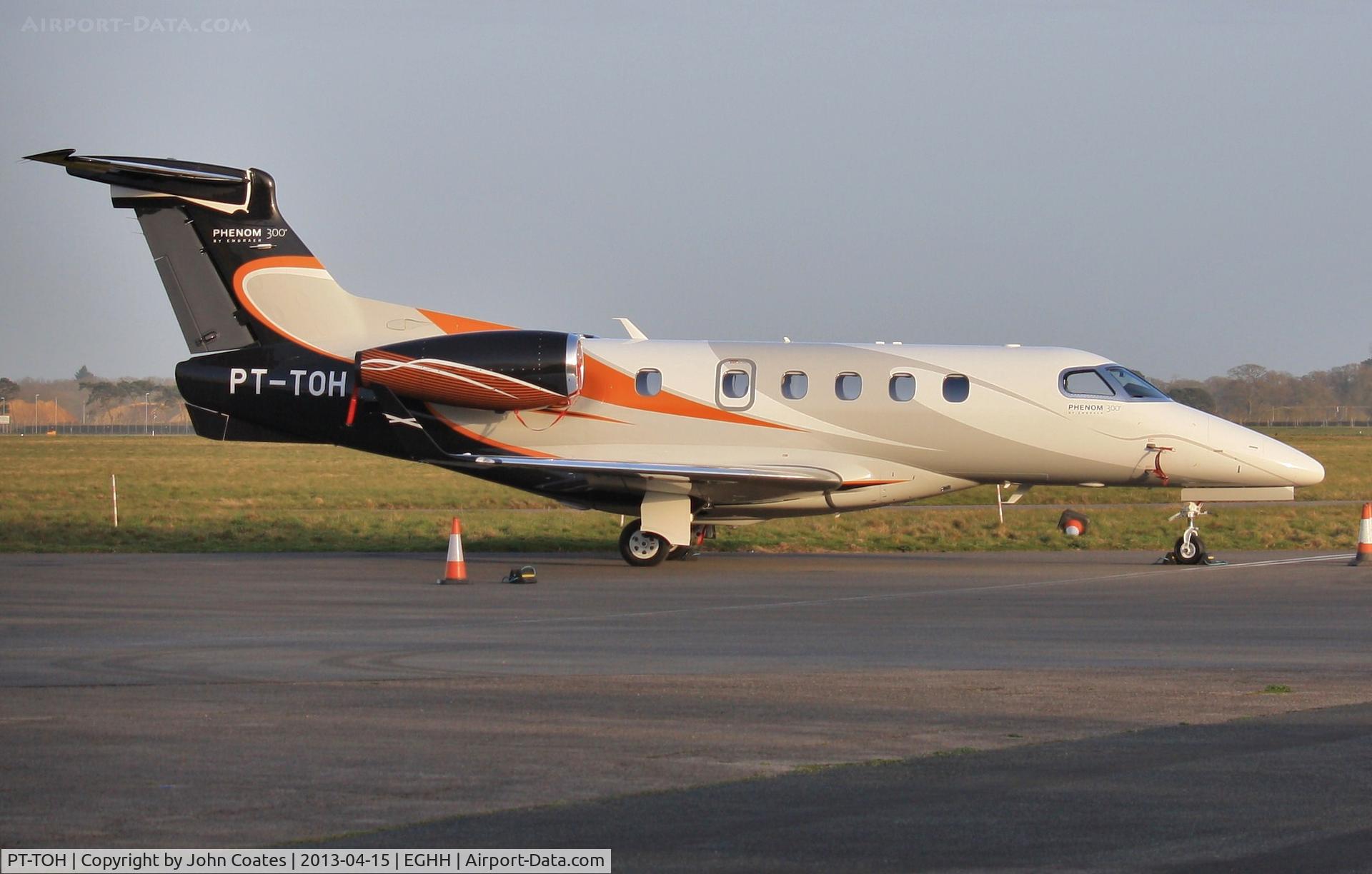 PT-TOH, 2012 Embraer EMB-505 Phenom 300 C/N 50500110, Parked at Signatures