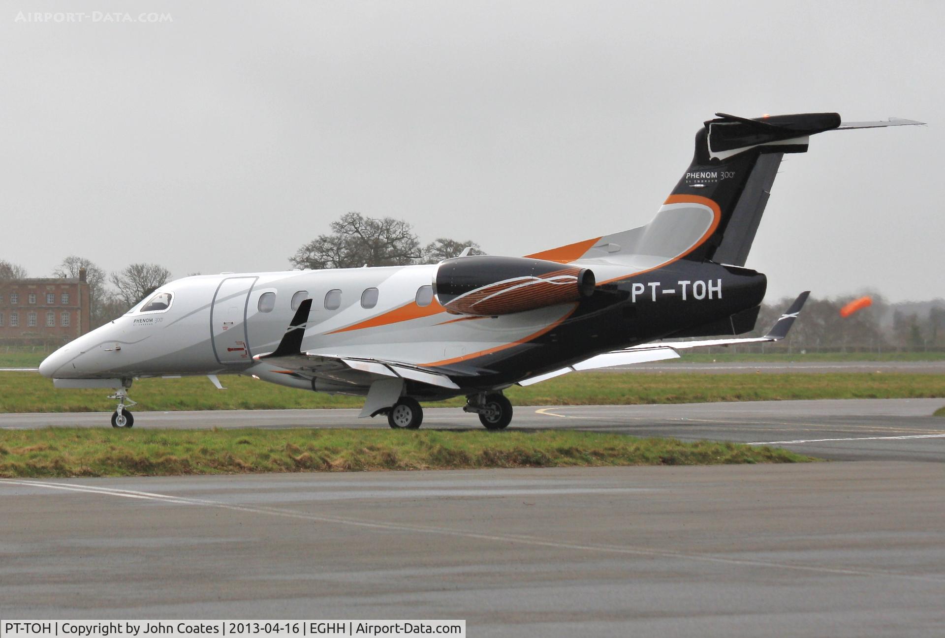PT-TOH, 2012 Embraer EMB-505 Phenom 300 C/N 50500110, Departing Signatures
