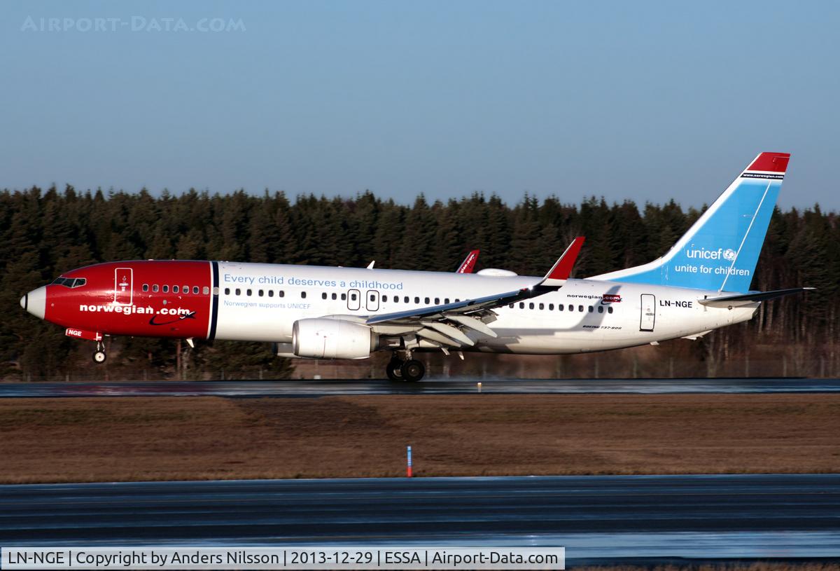 LN-NGE, 2012 Boeing 737-8JP C/N 39050, Landing runway 26.