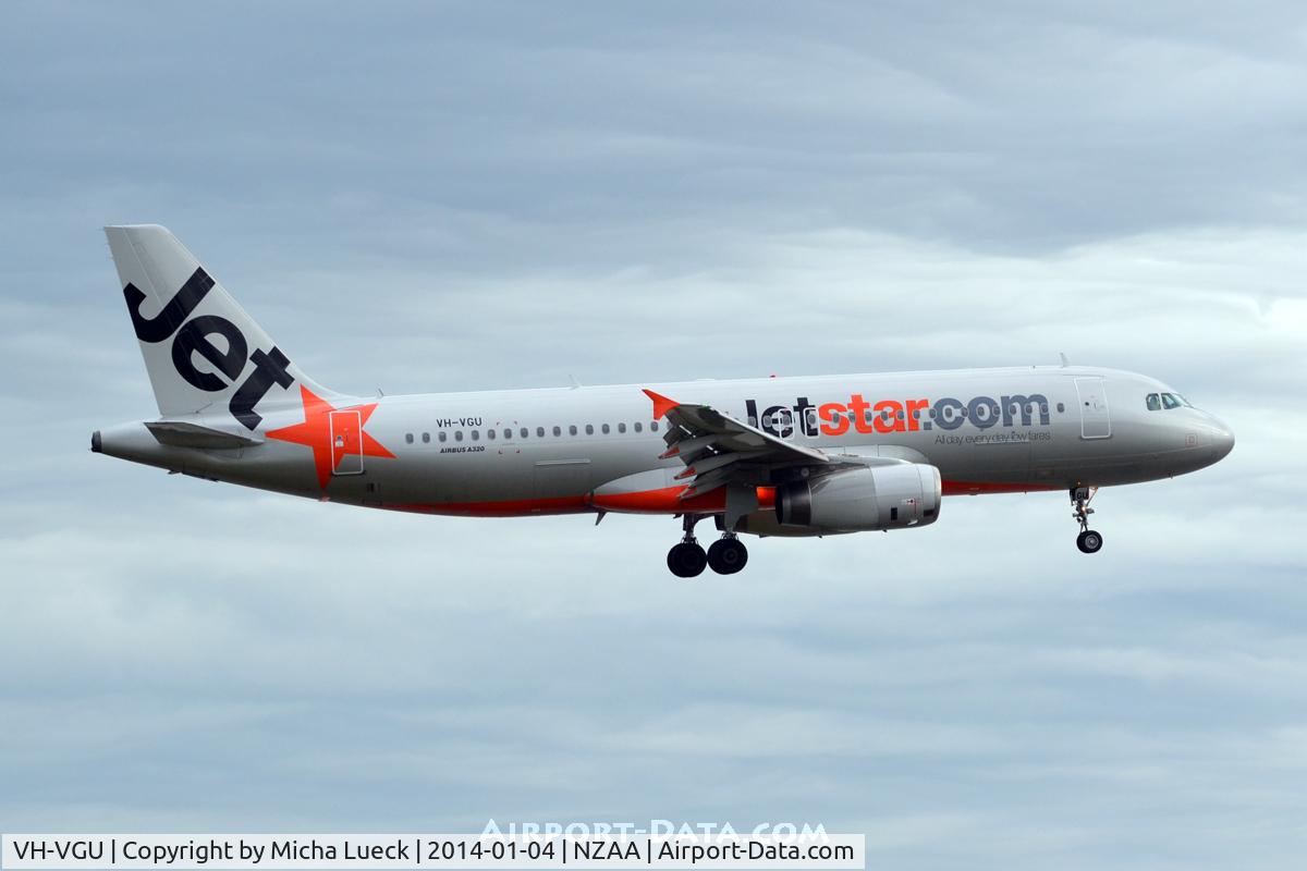 VH-VGU, 2010 Airbus A320-214 C/N 4245, At Auckland