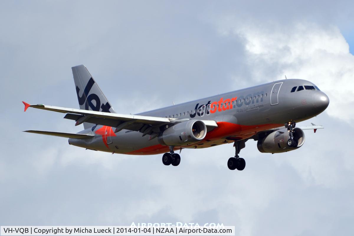 VH-VQB, 2009 Airbus A320-232 C/N 3743, At Auckland