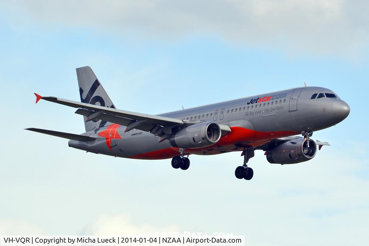 VH-VQR, 2005 Airbus A320-232 C/N 2526, At Auckland