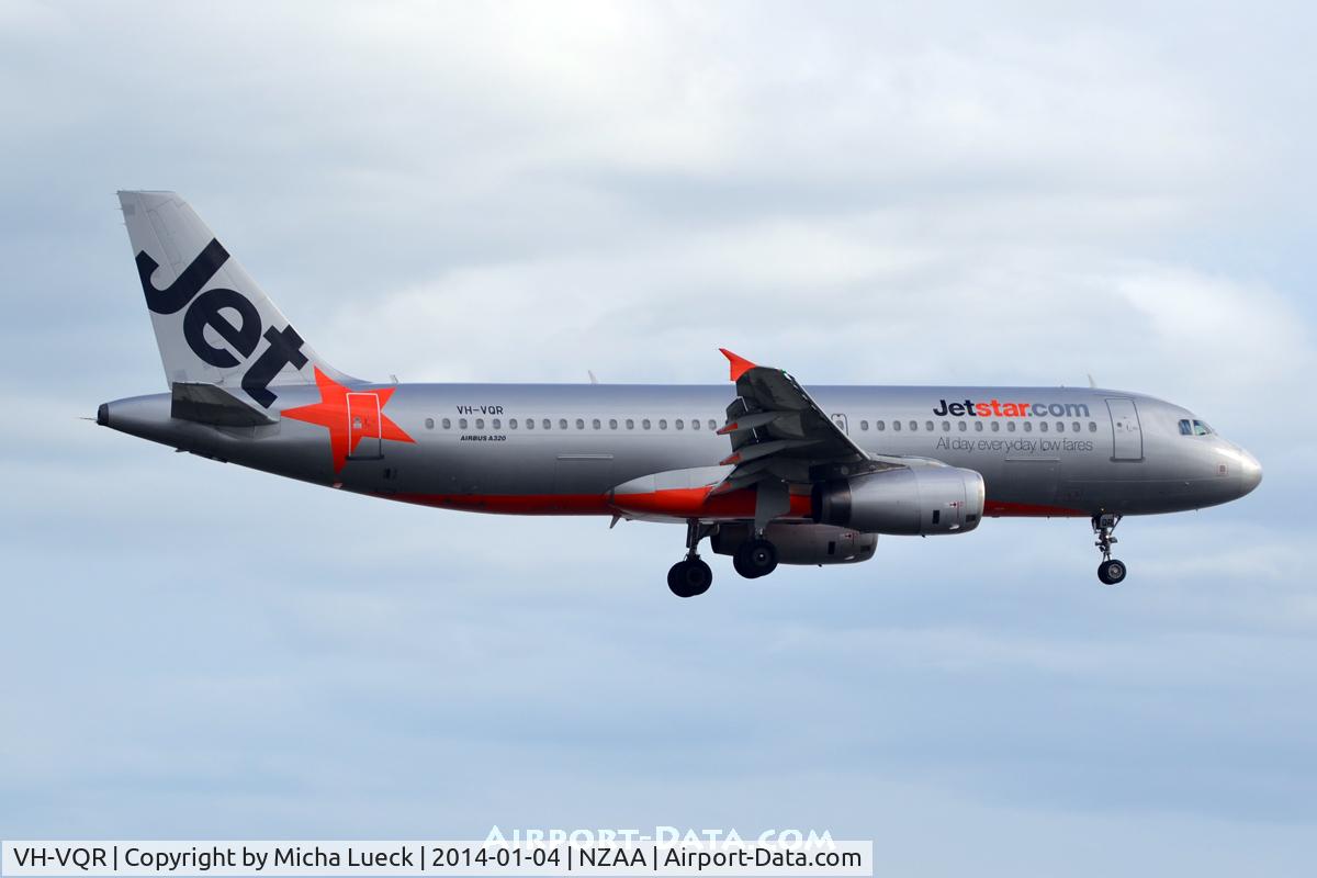 VH-VQR, 2005 Airbus A320-232 C/N 2526, At Auckland
