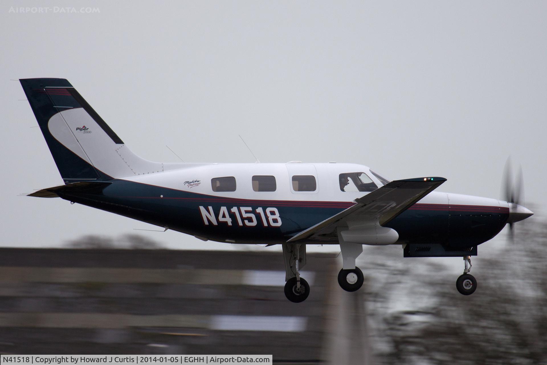 N41518, 2000 Piper PA-46-350P Malibu Mirage C/N 46-36302, On approach to runway 26.