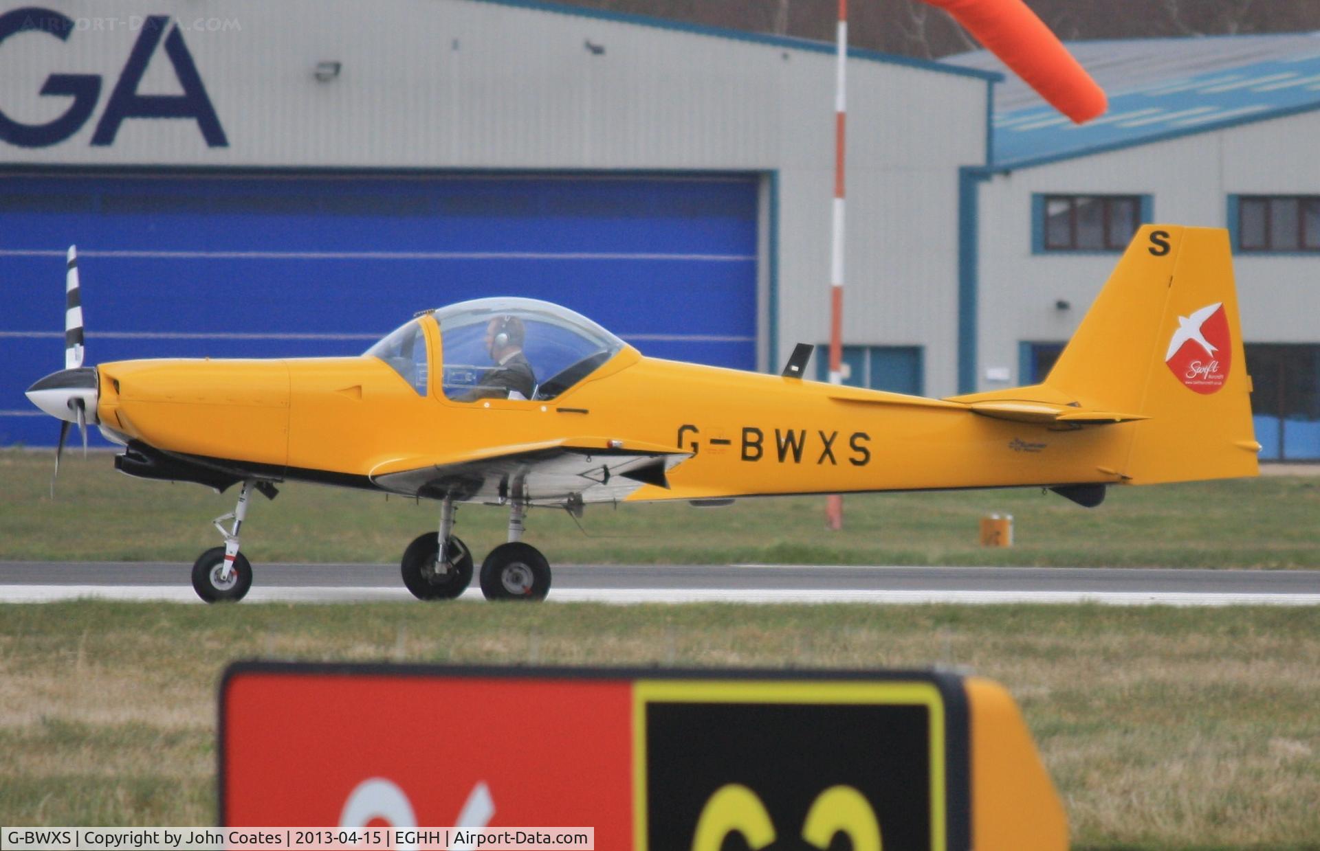 G-BWXS, 1997 Slingsby T-67M-260 Firefly C/N 2253, Departing on 26