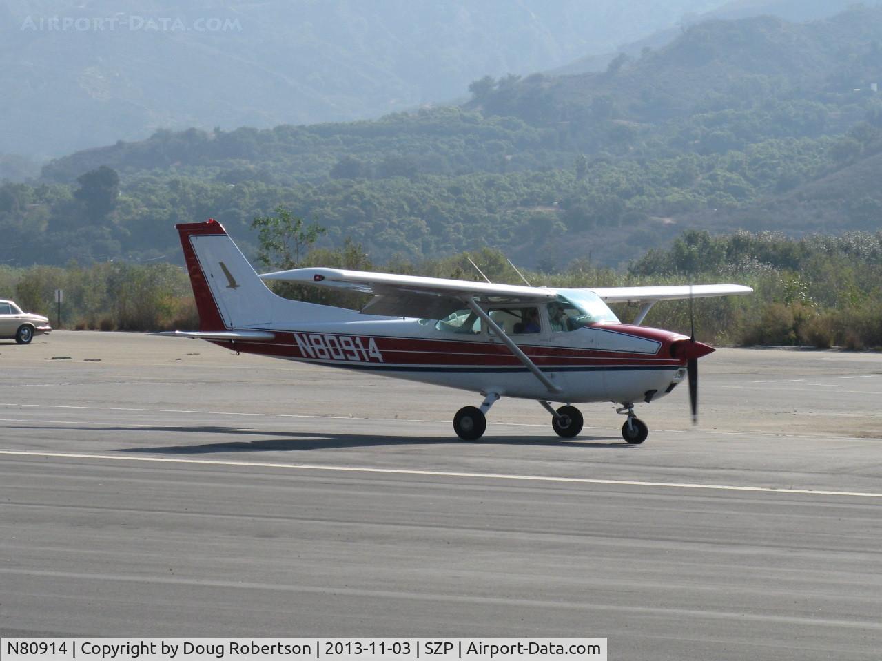 N80914, 1976 Cessna 172M C/N 17266799, 1976 Cessna 172M SKYHAWK, Lycoming O-320-E2D 150 Hp, landing roll Rwy 22