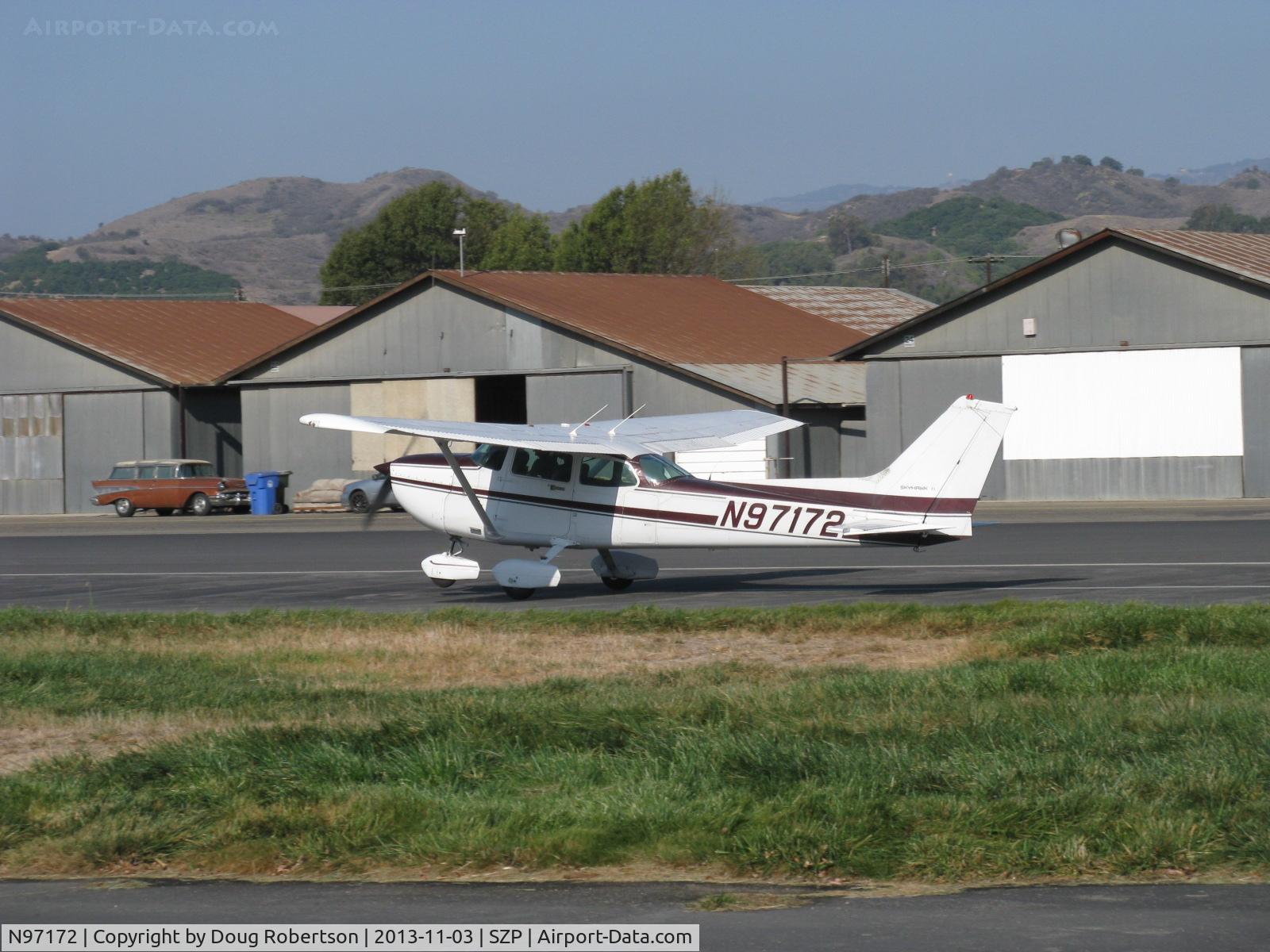 N97172, 1984 Cessna 172P C/N 17276162, 1984 Cessna 172P SKYHAWK II, Lycoming O-320-D2j 160 Hp, takeoff roll Rwy 22