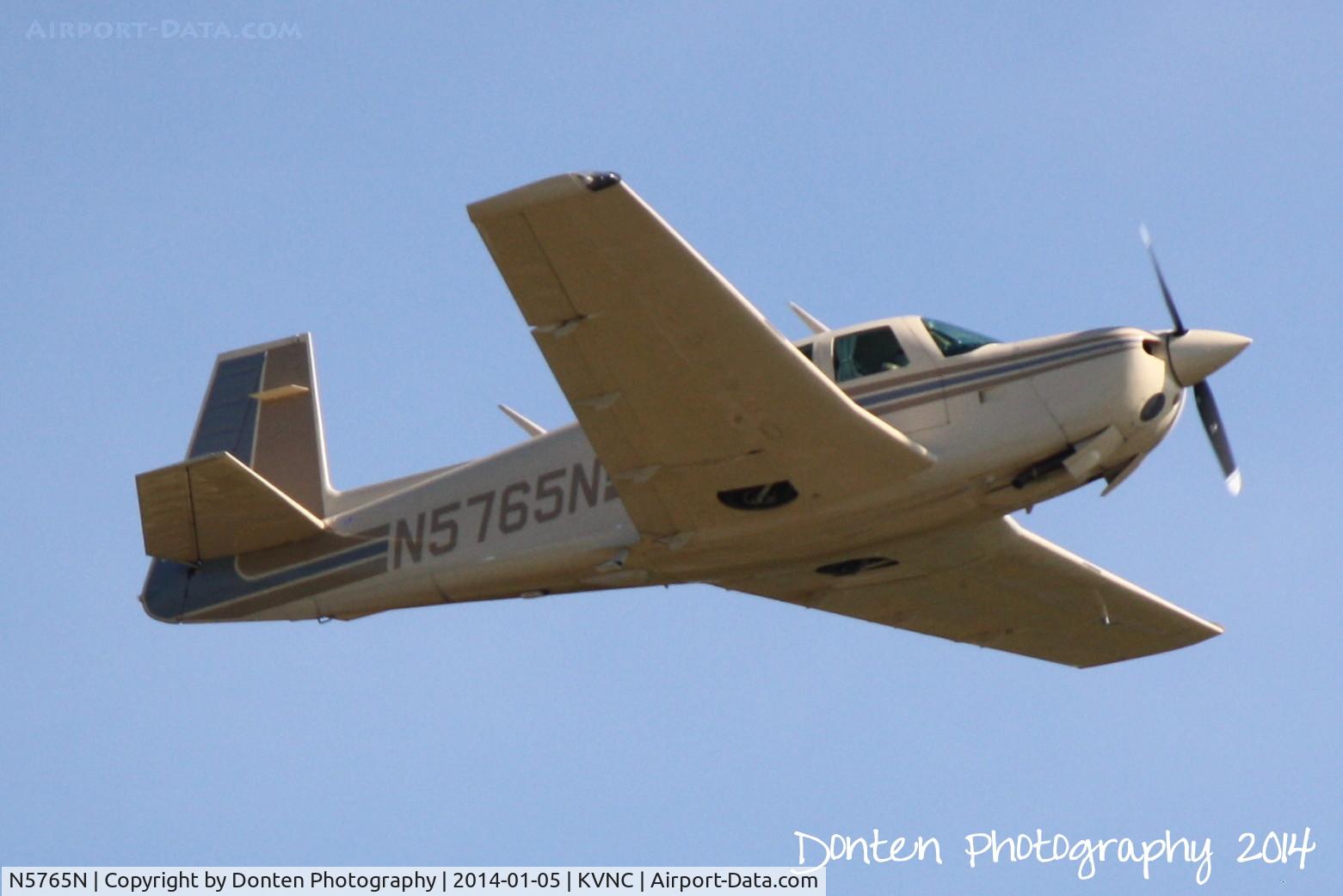 N5765N, 1984 Mooney M20J 201 C/N 24-1482, Mooney M-20 (N5765N) departs Venice Municipal Airport