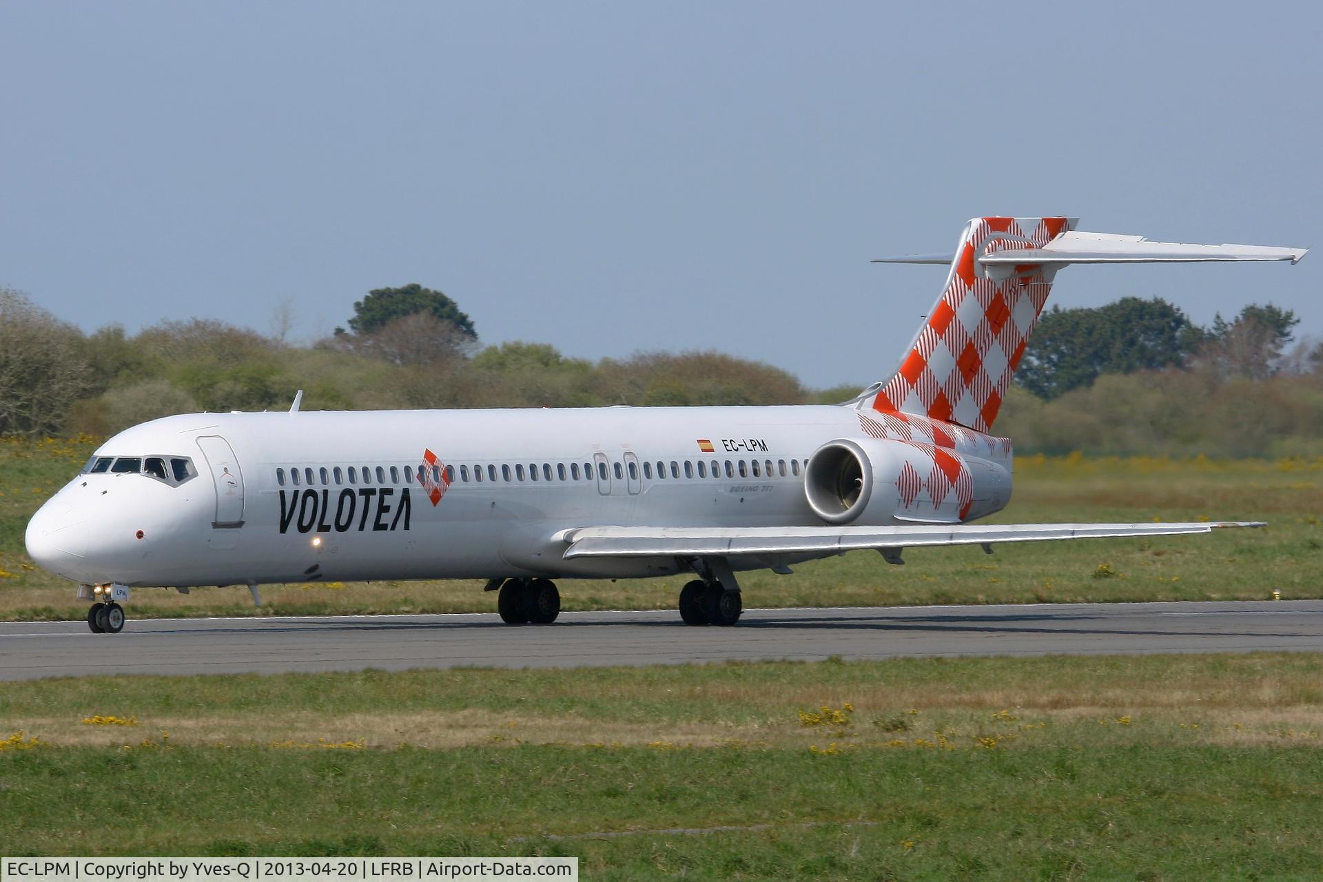 EC-LPM, 2005 Boeing 717-2BL C/N 55185, Boeing 717-2BL, Taxiing to holding point Rwy 7R, Brest-Bretagne Airport (LFRB-BES)