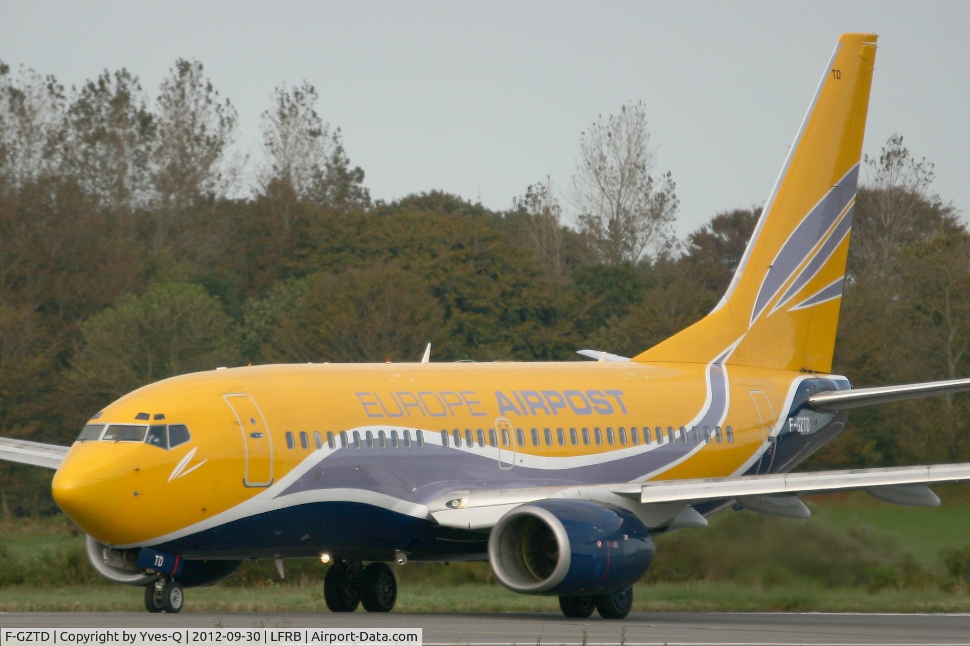 F-GZTD, 2003 Boeing 737-73V C/N 32418, Boeing 737-73V(WL), Holding point prior take off Rwy 25L, Brest-Bretagne Airport (LFRB-BES)