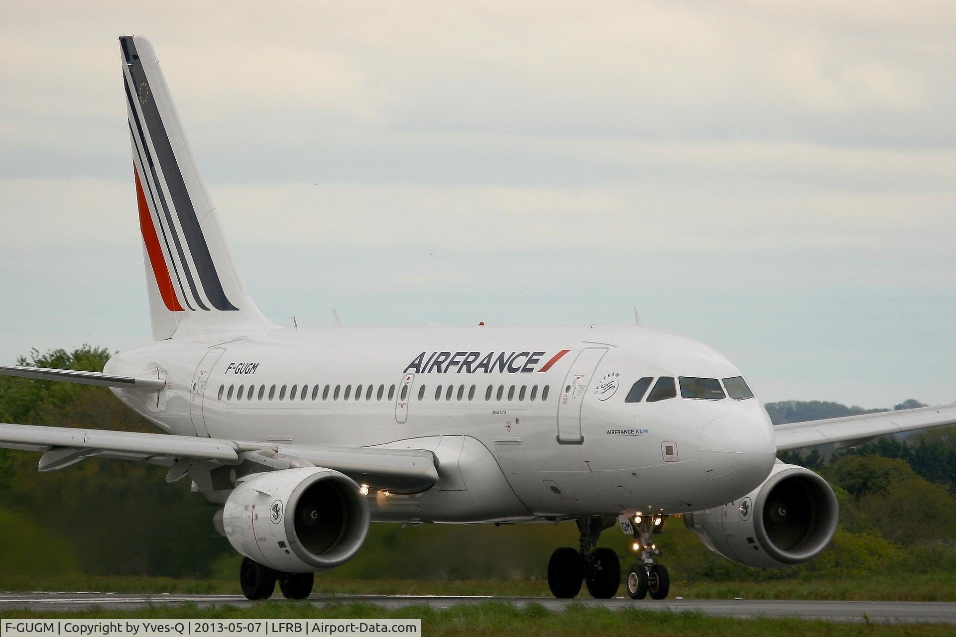 F-GUGM, 2006 Airbus A318-111 C/N 2750, Airbus A318-111, Taxiing to holding point Rwy 25L, Brest-Bretagne Airport (LFRB-BES)