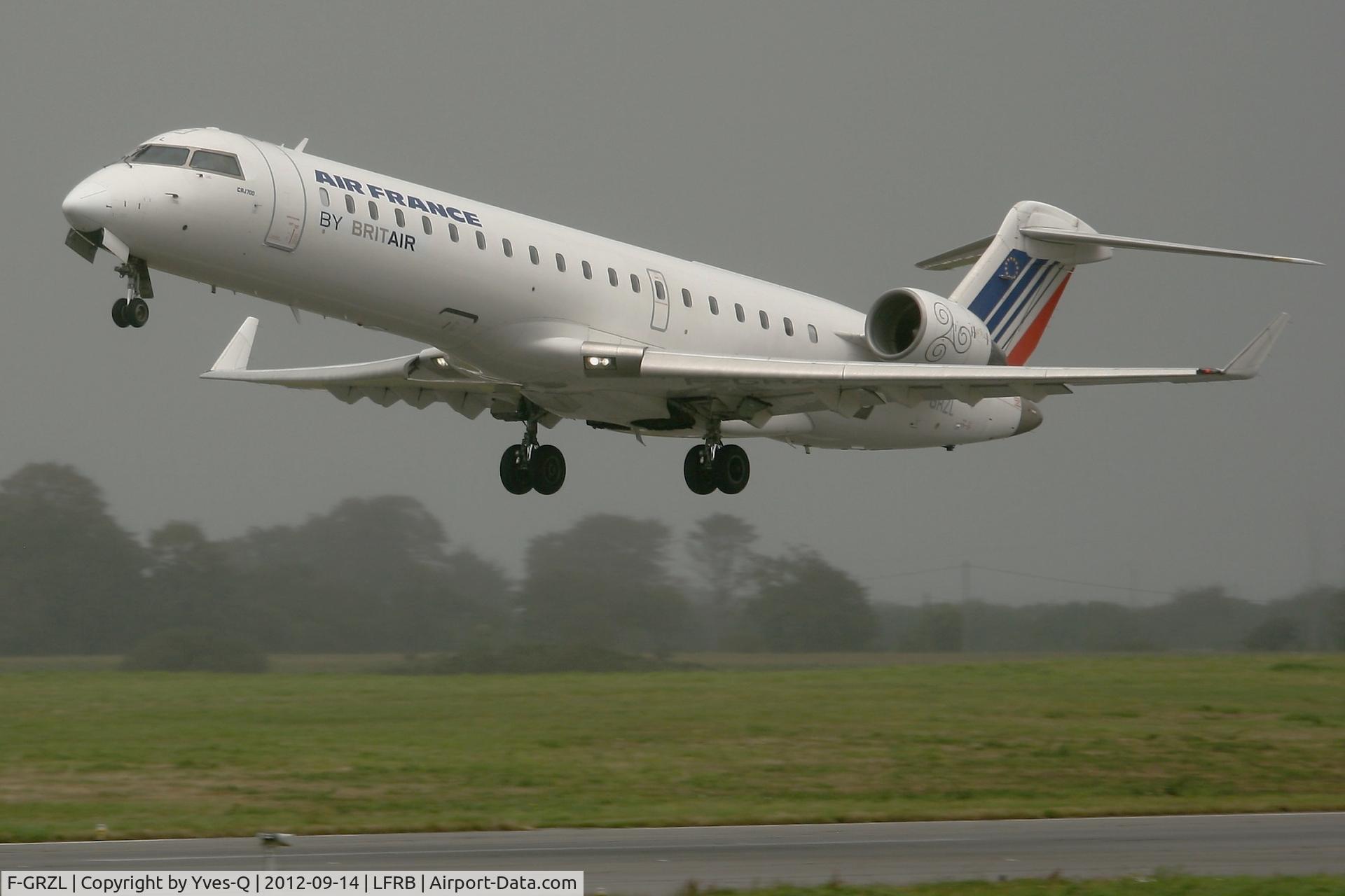 F-GRZL, 2006 Bombardier CRJ-700 (CL-600-2C10) Regional Jet C/N 10245, Canadair Regional Jet CRJ-701, Take off Rwy 25L, Brest-Bretagne Airport (LFRB-BES)