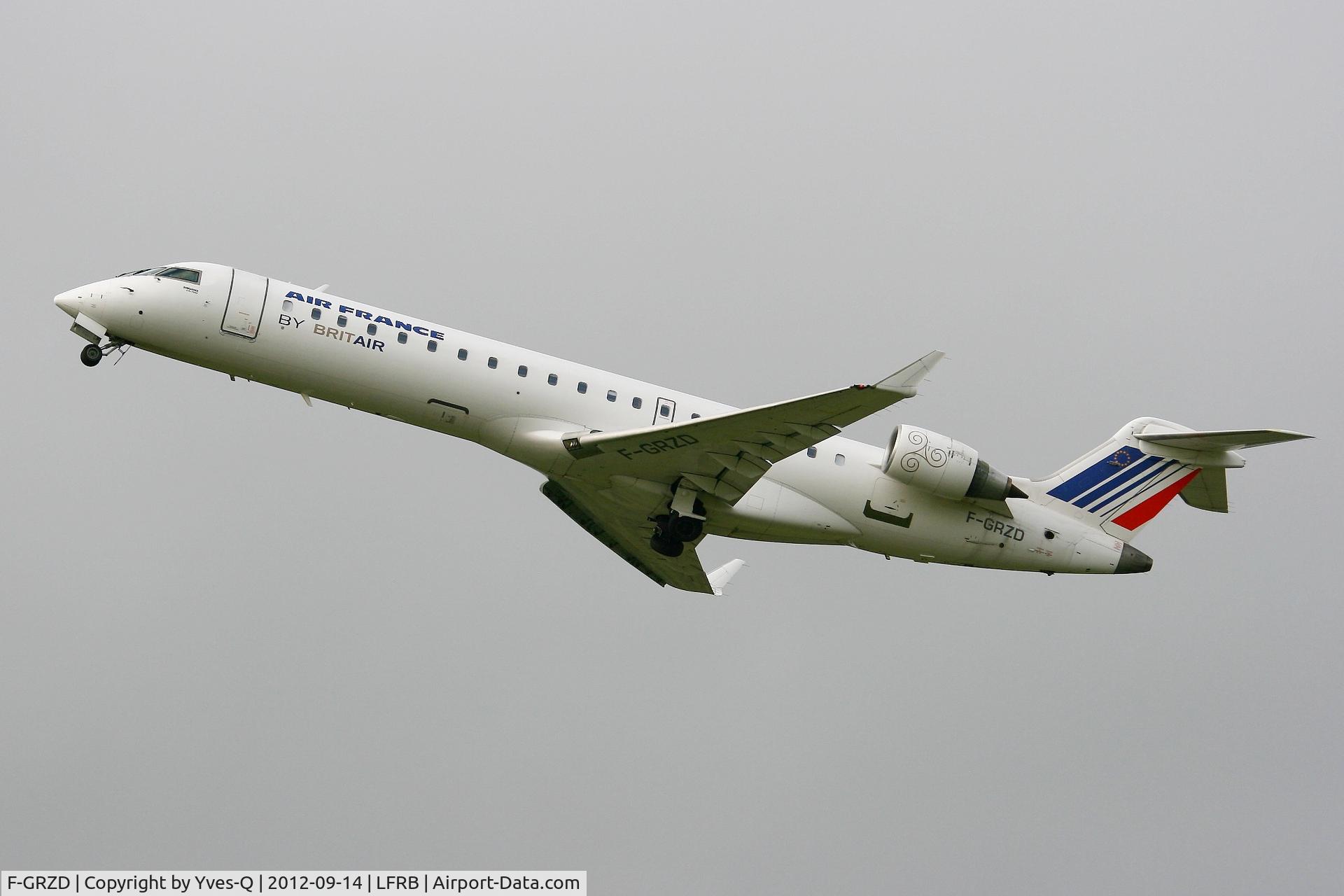 F-GRZD, 2001 Canadair CRJ-702 (CL-600-2C10) Regional Jet C/N 10016, Canadair Regional Jet CRJ-701, Take off Rwy 25L, Brest-Bretagne Airport (LFRB-BES)