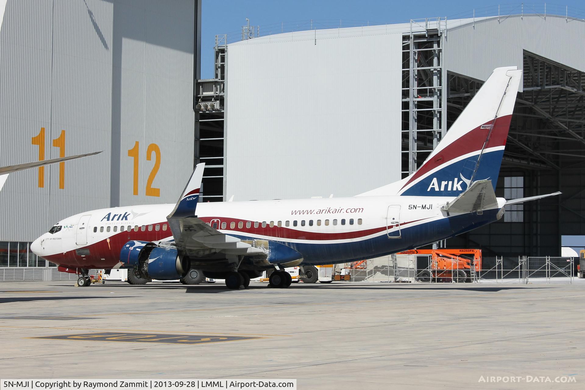 5N-MJI, 2001 Boeing 737-76N C/N 28640, B737-700 5N-MJI Arik Air