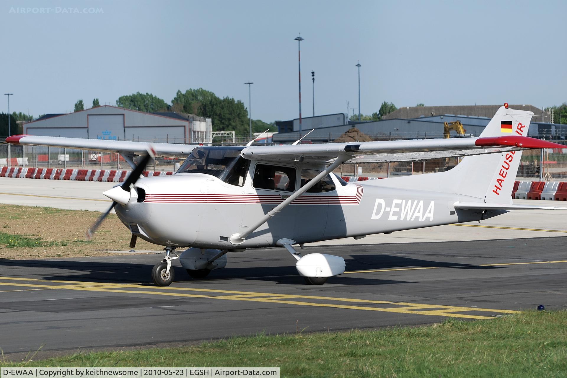 D-EWAA, Cessna 172R C/N 172-80406, Nice visitor !