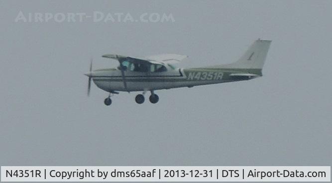 N4351R, 1974 Cessna 172M C/N 17263102, Flying into DTS
