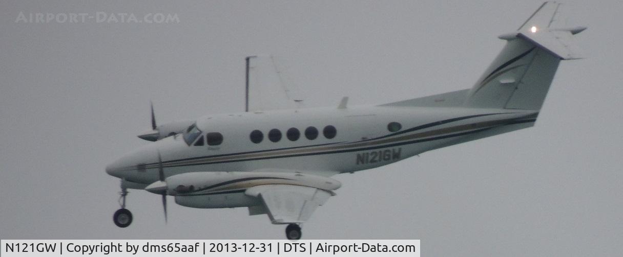 N121GW, 2002 Raytheon B200 King Air C/N BB-1799, Flying into DTS