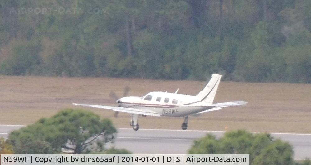 N59WF, 2001 Piper PA-46-500TP C/N 4697042, Just before touchdown on 32