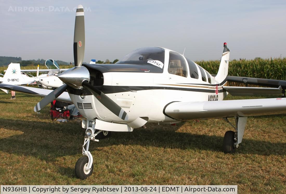 N936HB, 2010 Hawker Beechcraft G36 C/N E-3937, Tannkosh 2013