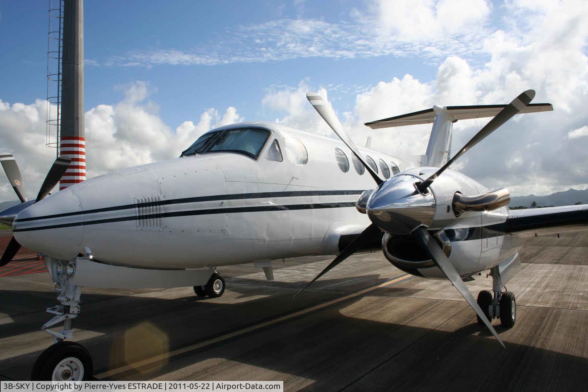 3B-SKY, 1990 Beech B200 King Air C/N BB-1363, Beechcraft B.200 GTO Super King-Air with full Raisbeck EPIC Platinum & BLR Winglets @ FIMP (Mauritius)