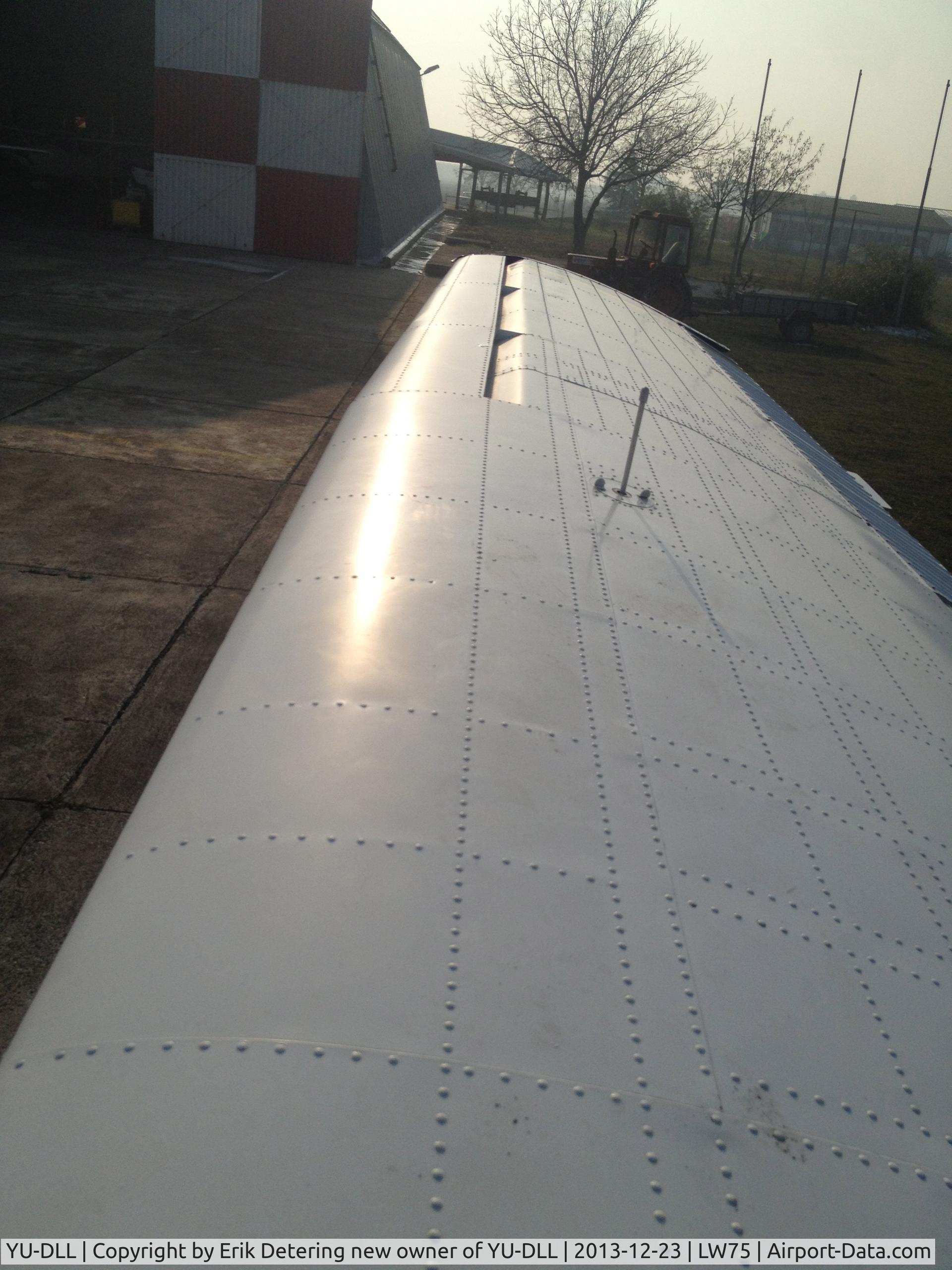 YU-DLL, 1970 Utva UTVA-66 C/N 51102, Wing walk