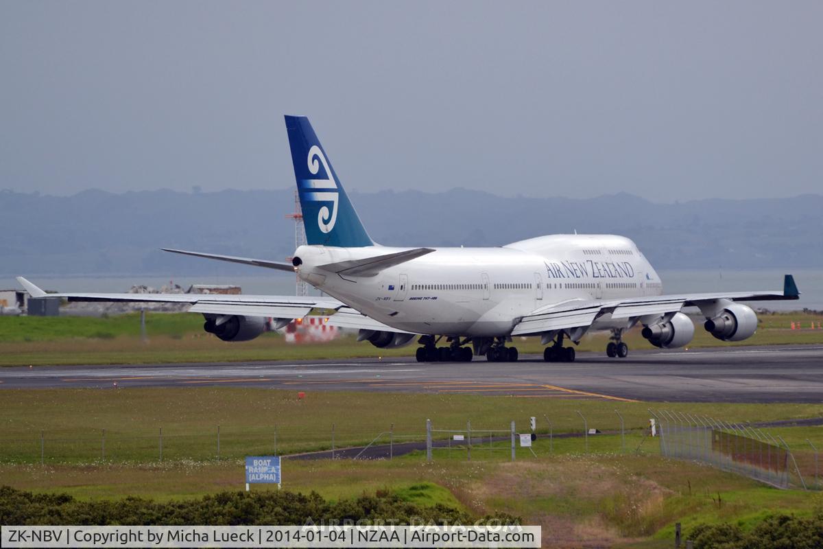 ZK-NBV, 1998 Boeing 747-419 C/N 26910, At Auckland