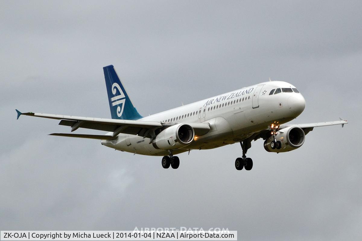 ZK-OJA, 2003 Airbus A320-232 C/N 2085, At Auckland