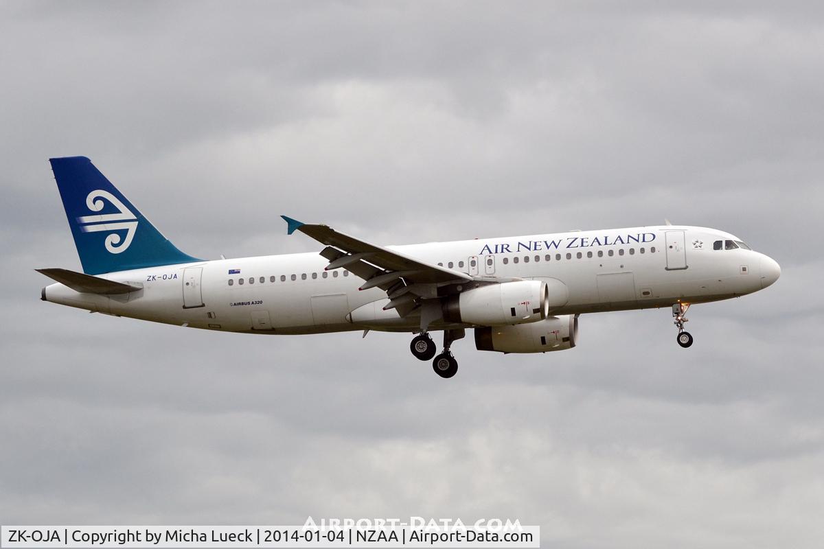 ZK-OJA, 2003 Airbus A320-232 C/N 2085, At Auckland