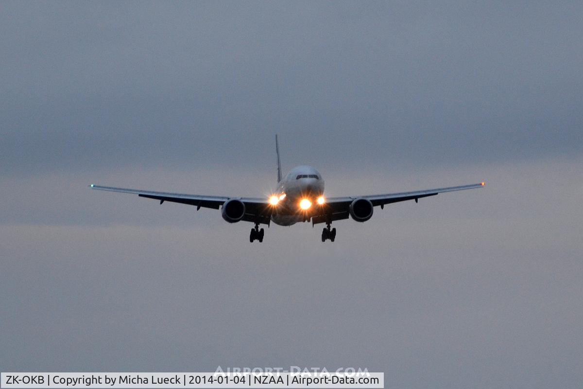 ZK-OKB, 2005 Boeing 777-219/ER C/N 34376, At Auckland