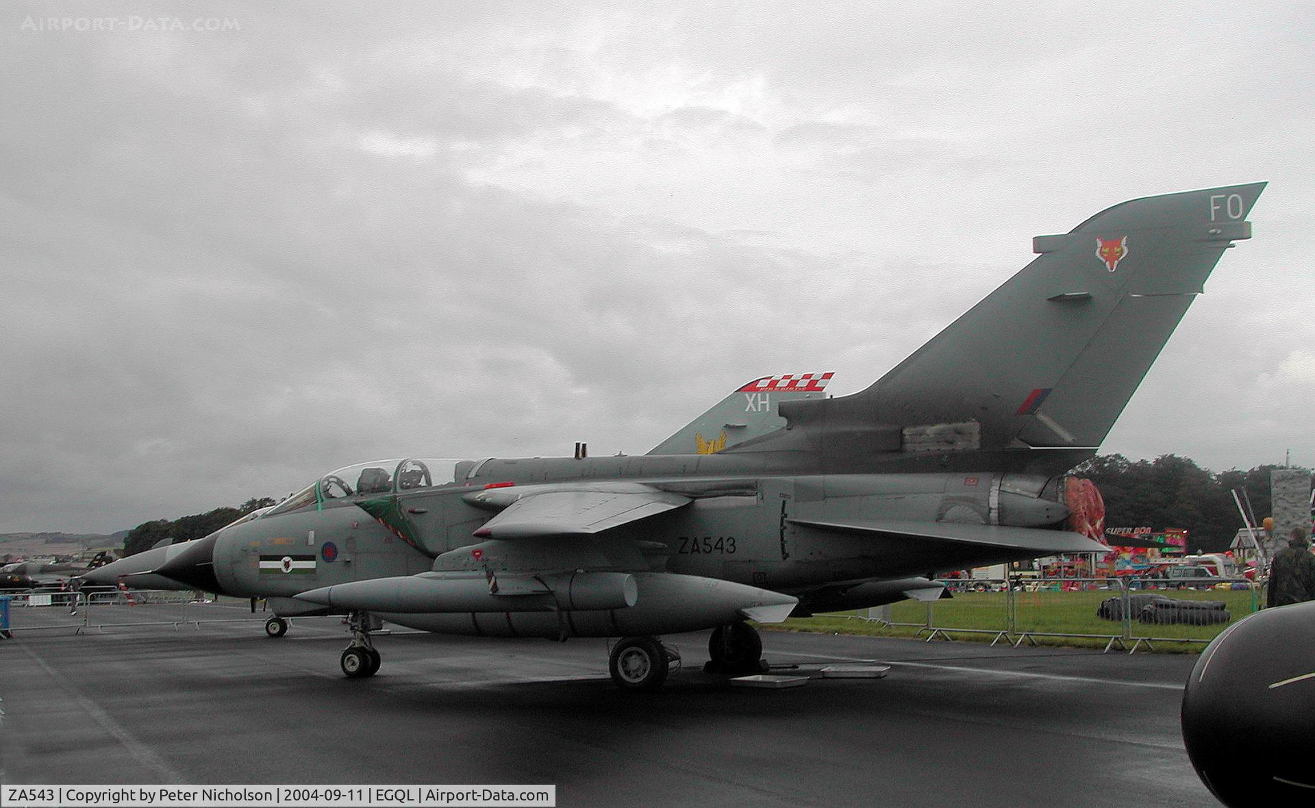 ZA543, 1981 Panavia Tornado GR.4 C/N 052/BS013/3027, Tornado GR.4, callsign Lossie 92, of 12 Squadron on display at the 2004 RAF Leuchars Airshow.