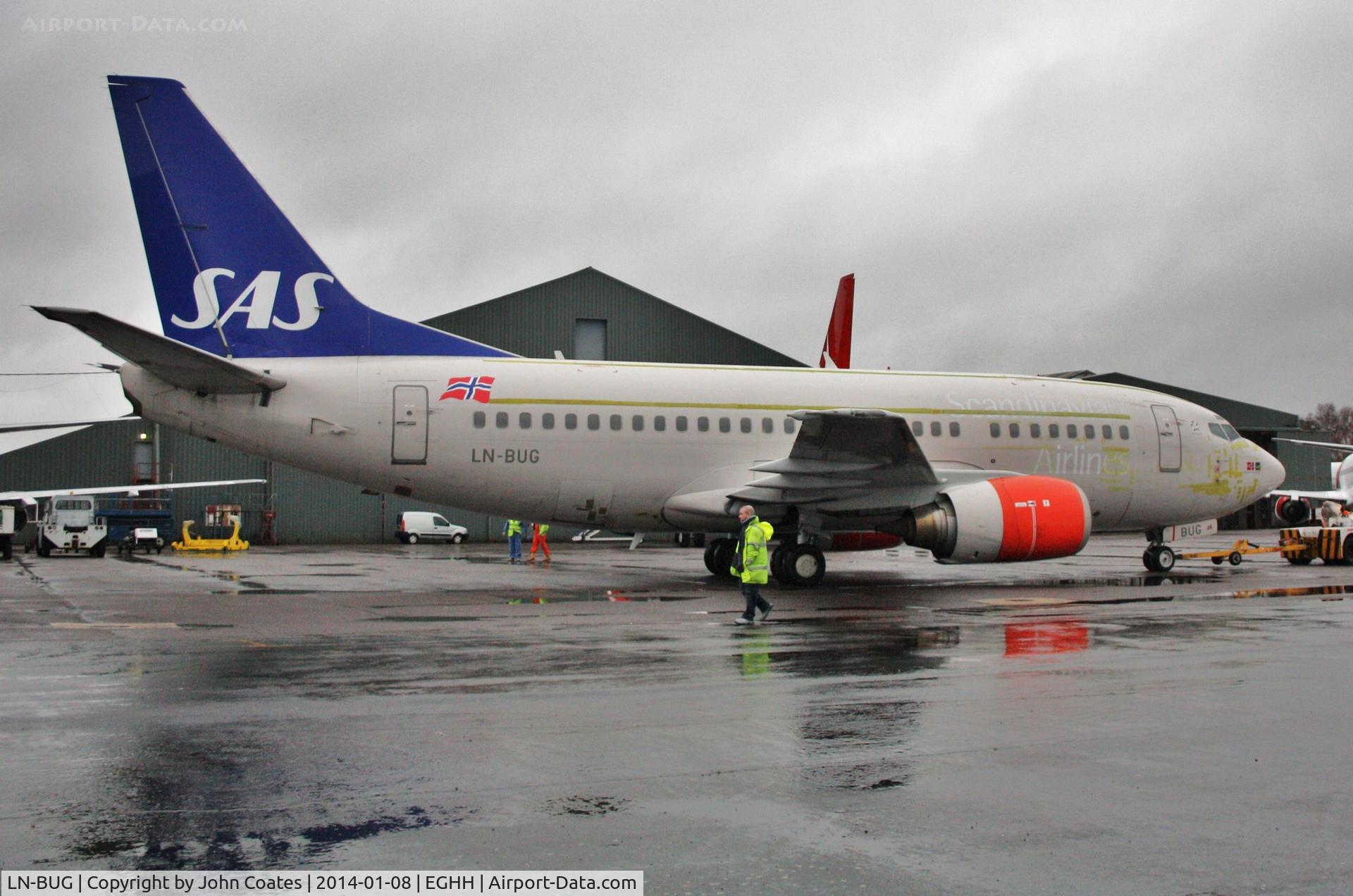 LN-BUG, 1997 Boeing 737-505 C/N 27631, Being pushed back to paintshop