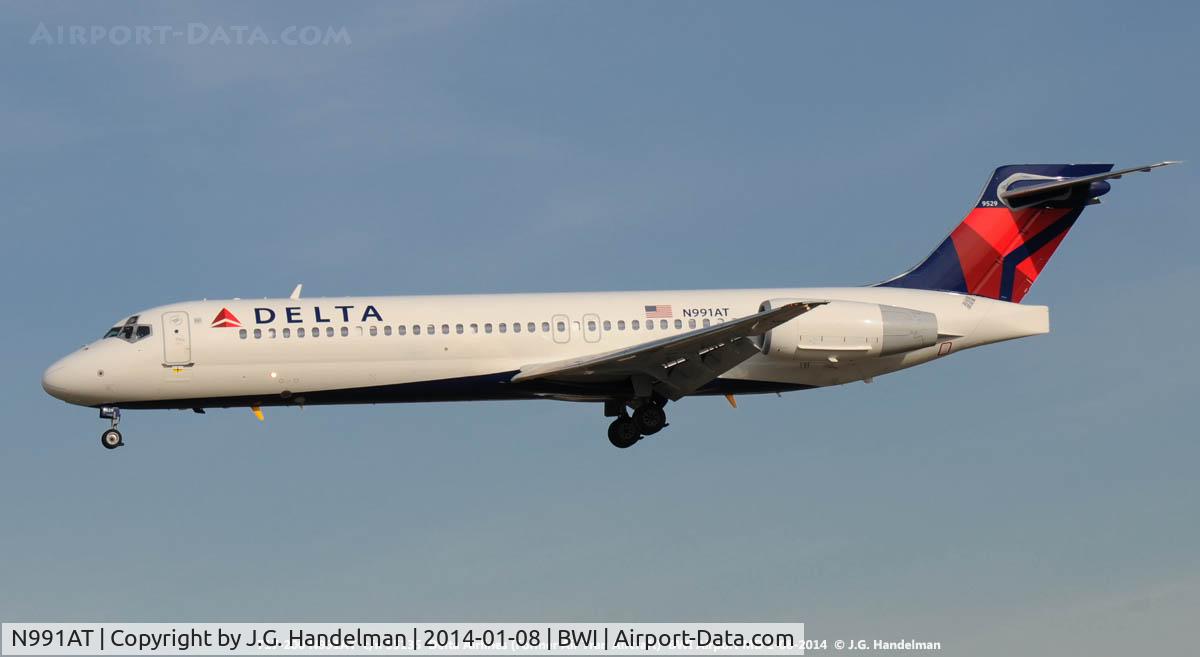N991AT, 2002 Boeing 717-200 C/N 55135, Former AirTran 717-200 approaching 33L.