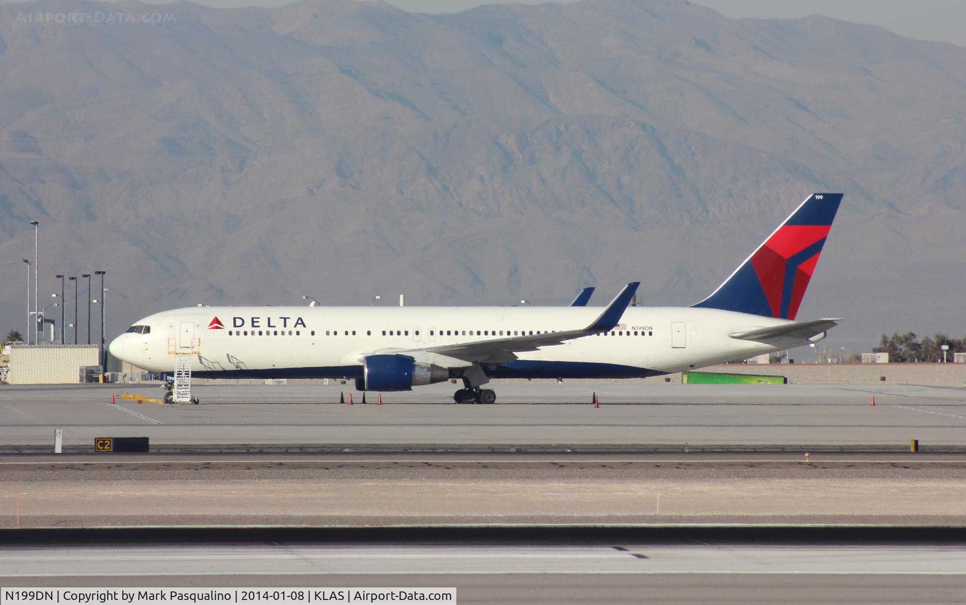 N199DN, 1998 Boeing 767-332/ER C/N 28456, Boeing 767-300