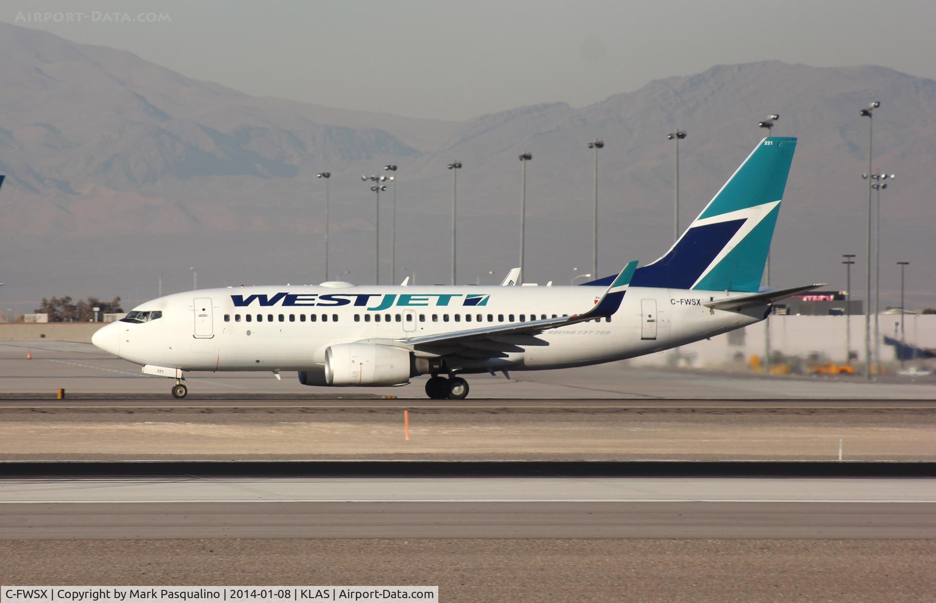 C-FWSX, 2004 Boeing 737-7CT C/N 32761, Boeing 737-700
