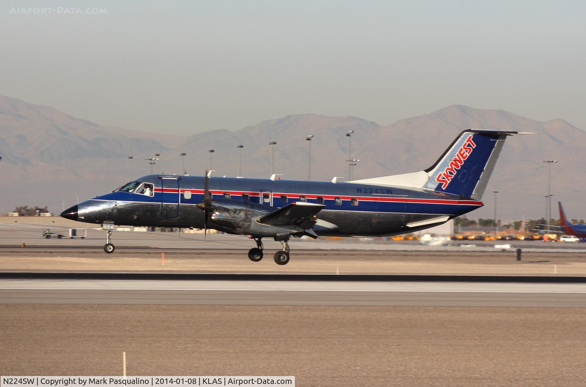 N224SW, 1995 Embraer EMB-120ER Brasilia C/N 120.294, EMB-120ER