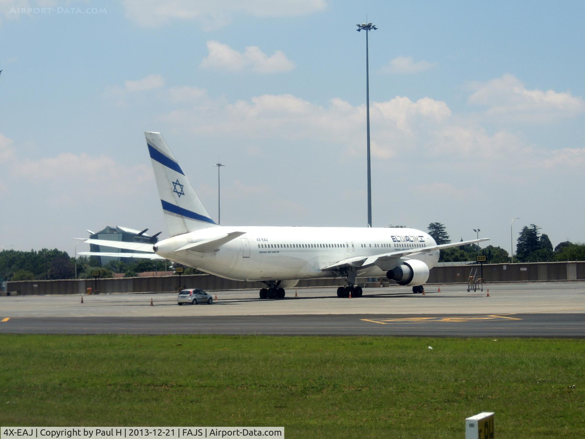 4X-EAJ, 1991 Boeing 767-330/ER C/N 25208/381, At JNB