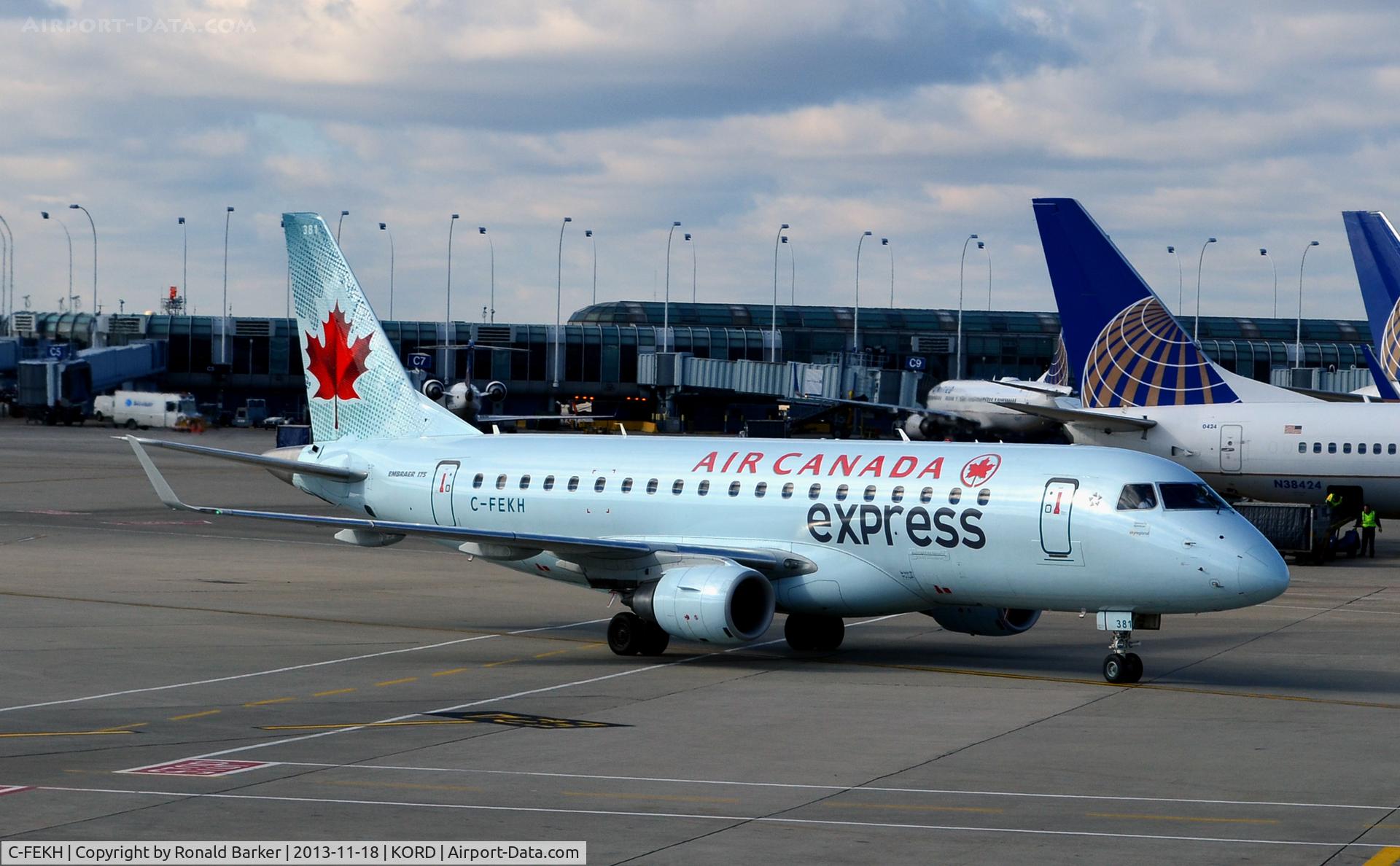 C-FEKH, 2005 Embraer 175SU (ERJ-170-200SU) C/N 17000102, Taxi ORD