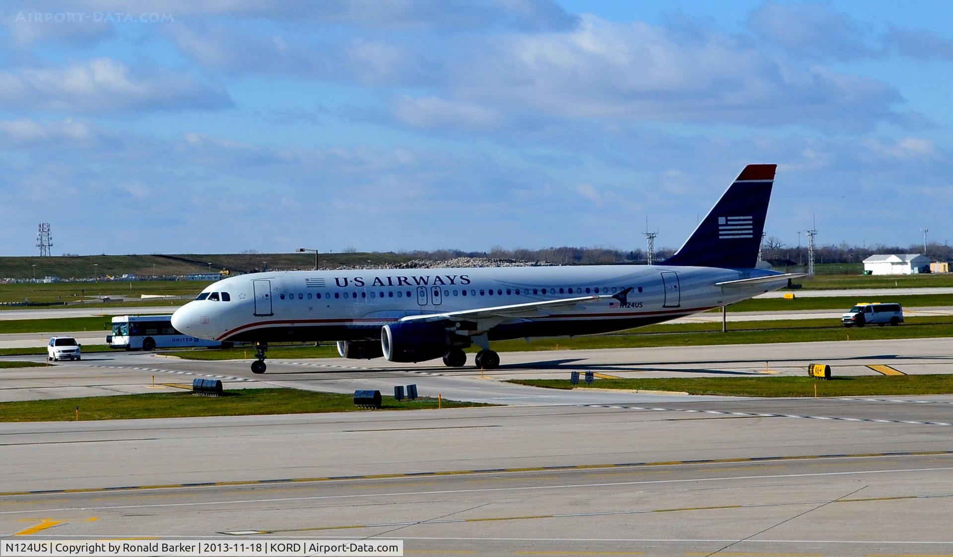 N124US, 2000 Airbus A320-214 C/N 1314, Taxi ORD