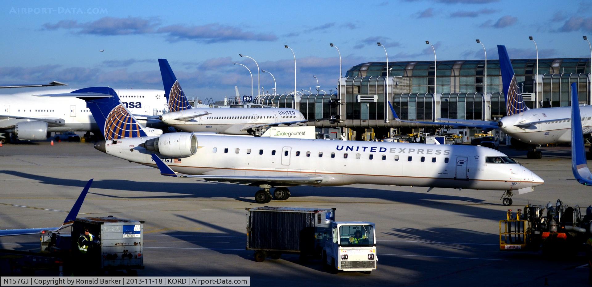 N157GJ, 2005 Bombardier CRJ-702 (CL-600-2C10) Regional Jet C/N 10230, Taxi ORD