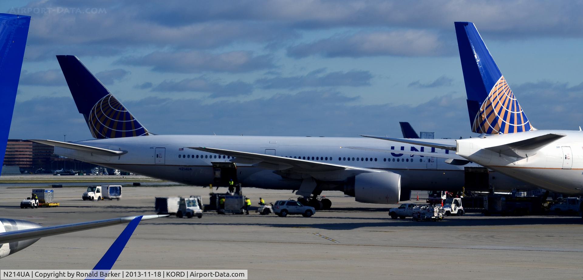 N214UA, 2000 Boeing 777-222 C/N 30220, Loading cargo at the gate, O'Hare