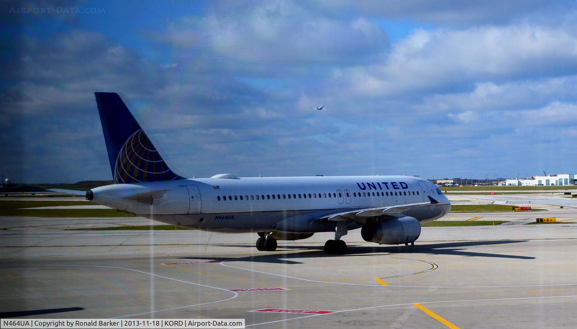 N464UA, 2000 Airbus A320-232 C/N 1290, Pushback ORD