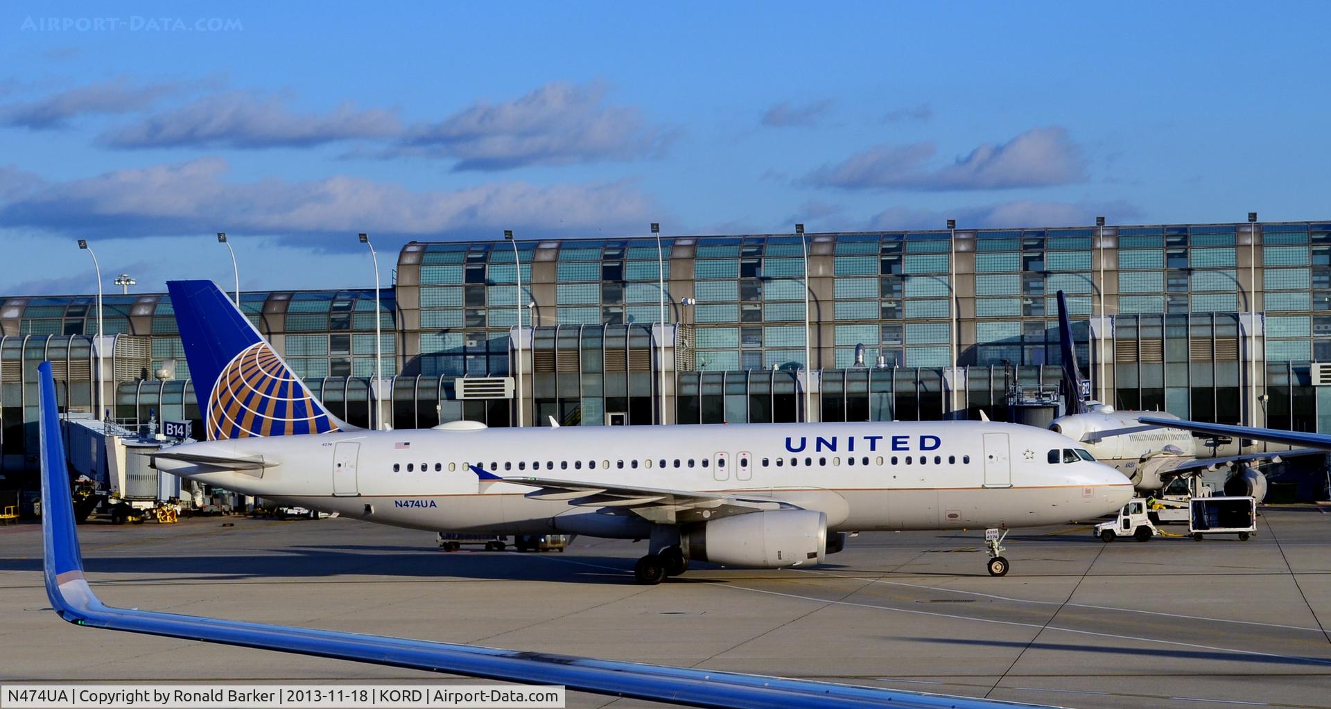 N474UA, 2001 Airbus A320-232 C/N 1475, Taxi for takeoff ORD