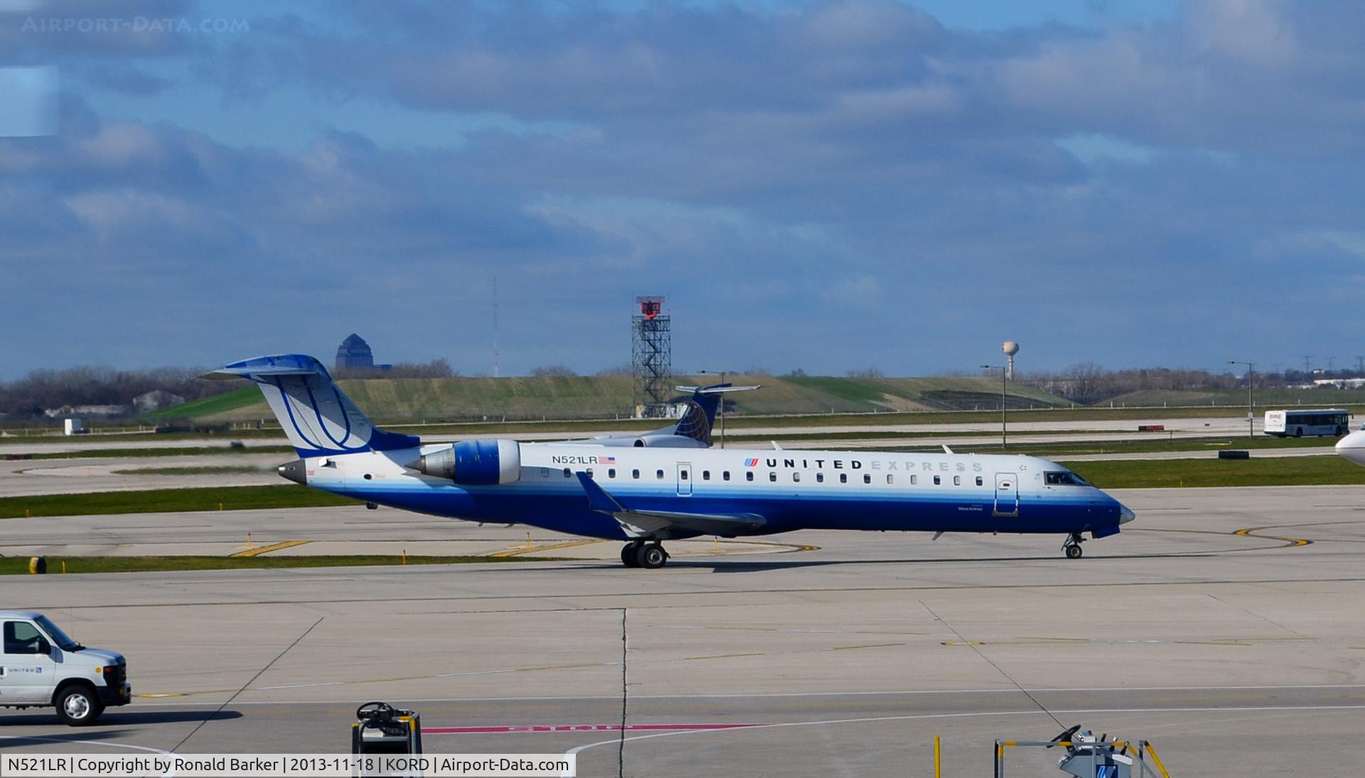 N521LR, 2006 Canadair CL-600 2C10 CRJ-701ER C/N 10261, Taxi ORD