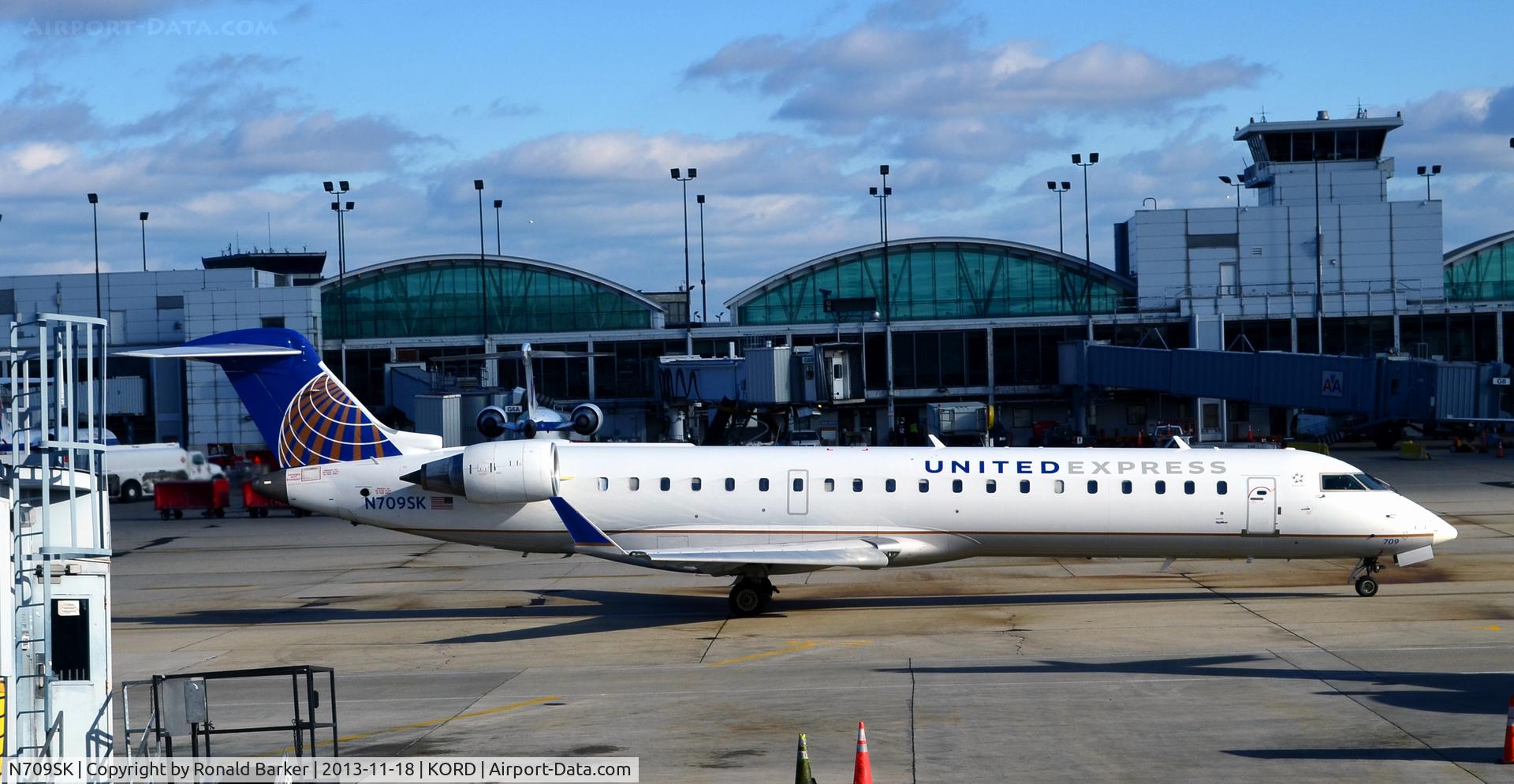 N709SK, 2004 Bombardier CRJ-701ER (CL-600-2C10) Regional Jet C/N 10159, Taxi ORD
