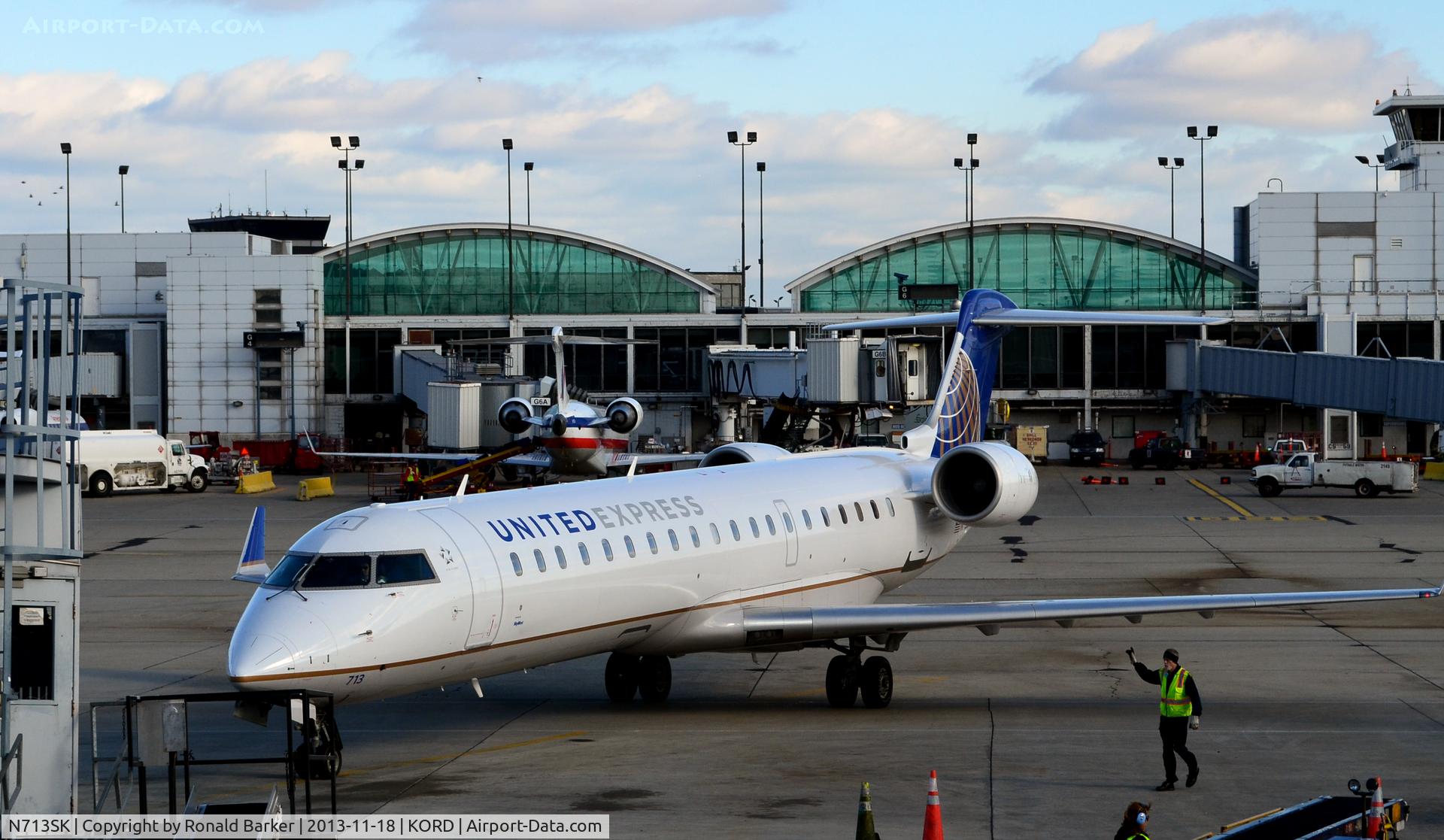 N713SK, 2004 Bombardier CRJ-701ER (CL-600-2C10) Regional Jet C/N 10174, Taxi ORD