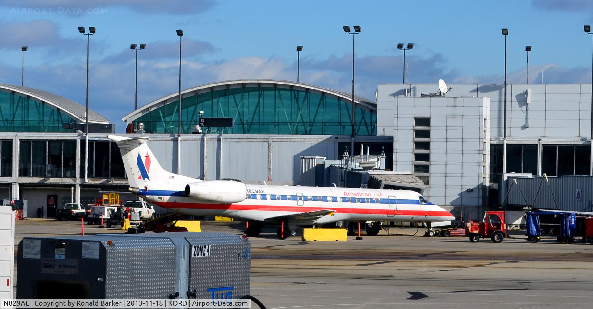N829AE, 2002 Embraer ERJ-140LR (EMB-135KL) C/N 145609, Gate 12 ORD