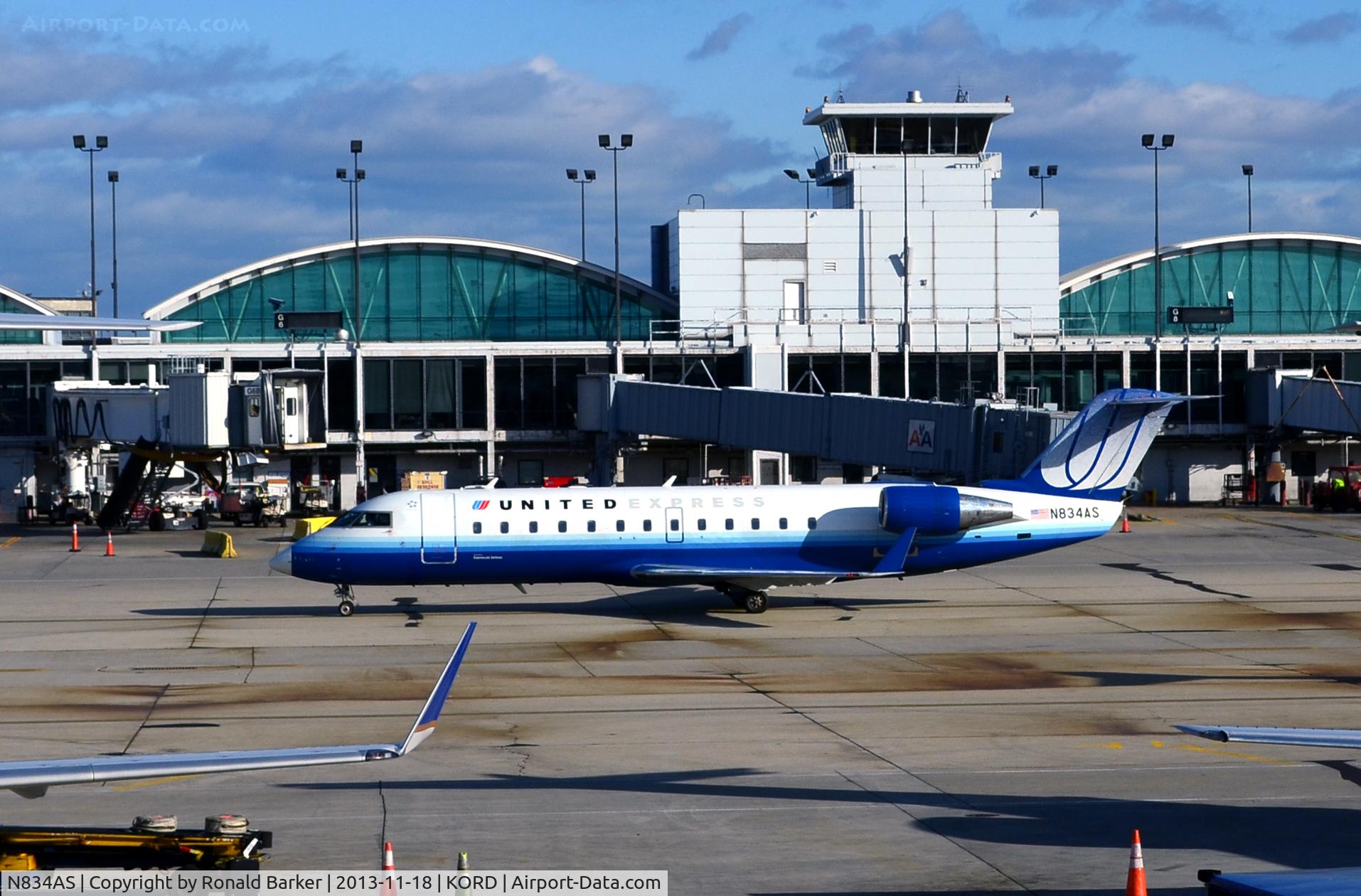 N834AS, 1998 Bombardier CRJ-200ER (CL-600-2B19) C/N 7254, Taxi ORD