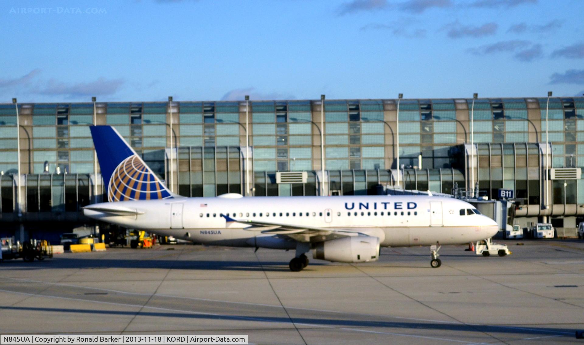 N845UA, 2001 Airbus A319-131 C/N 1585, Taxi from Gate B12 ORD