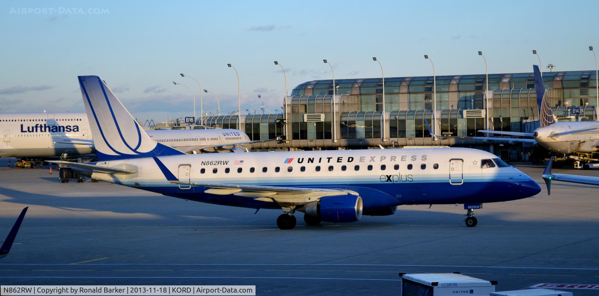 N862RW, 2005 Embraer 170SE (ERJ-170-100SE) C/N 17000098, Taxi ORD