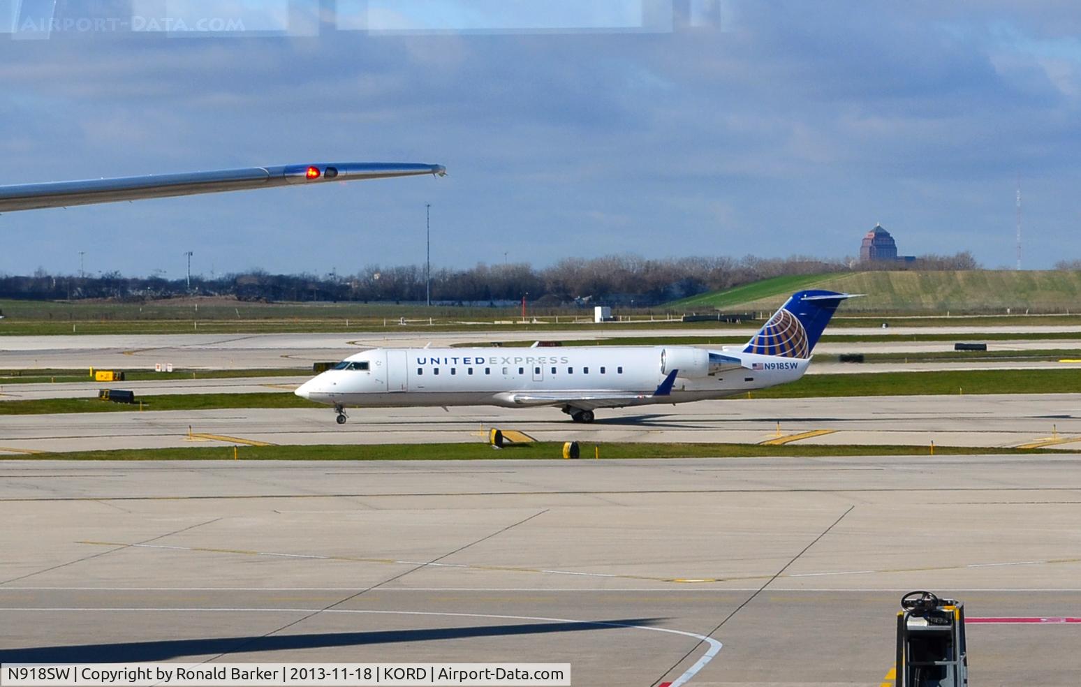 N918SW, 2002 Bombardier CRJ-200LR (CL-600-2B19) C/N 7645, Taxi ORD